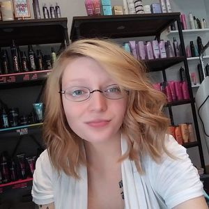 Meet your Posher, Nicole